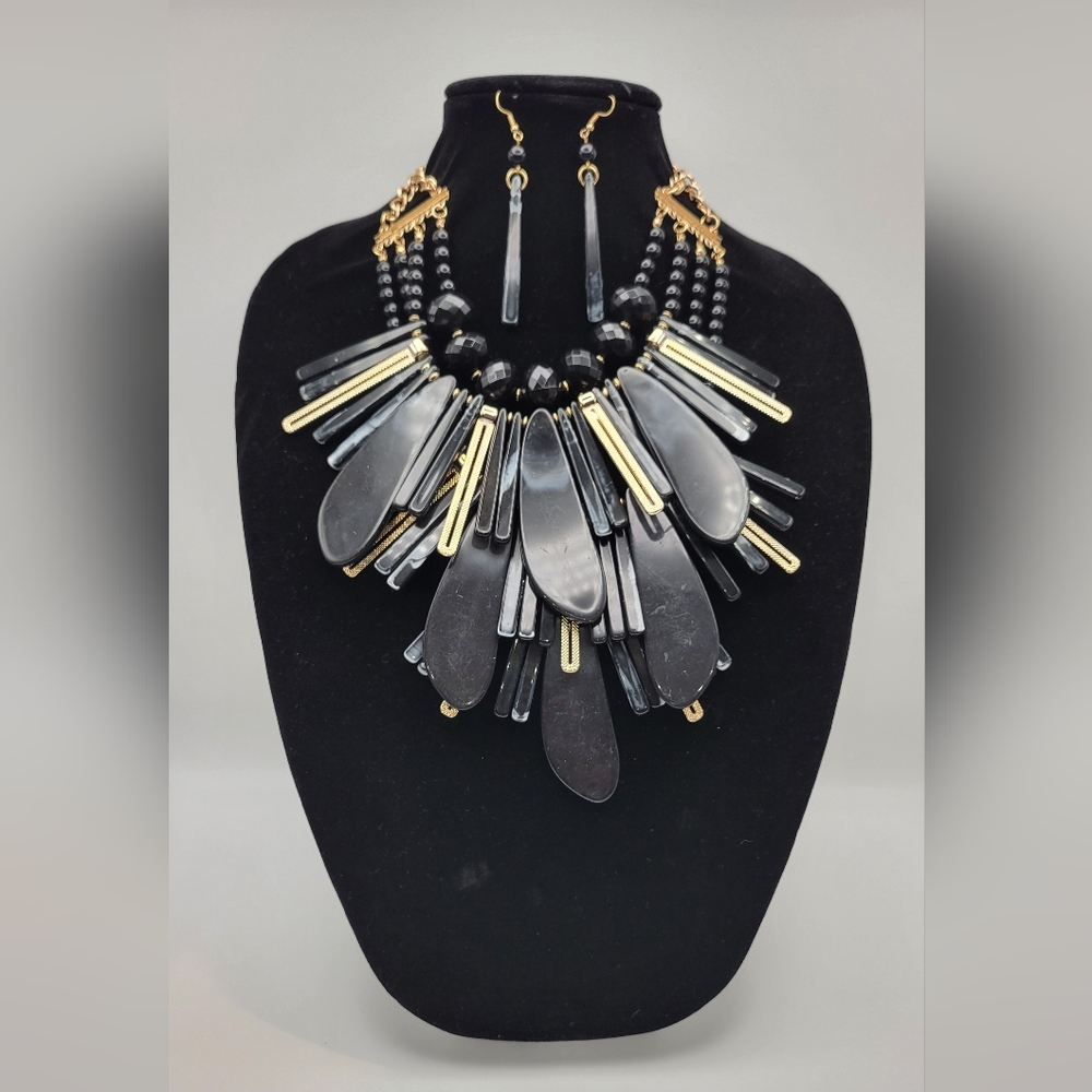Statement Necklace w/Earrings